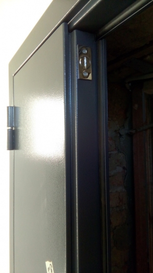 Дверь Дэлакс (устройство встроенного шпингалета) 